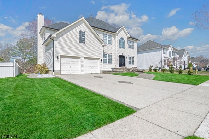 11 Chancellor Park Dr