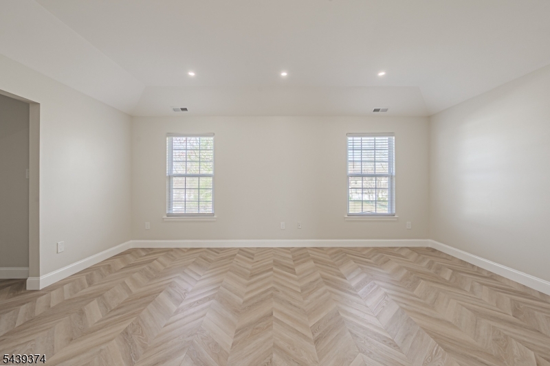 11 Chancellor Park Dr