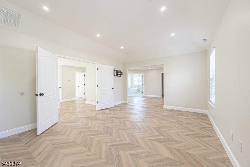 11 Chancellor Park Dr