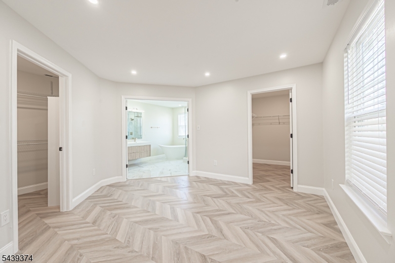11 Chancellor Park Dr