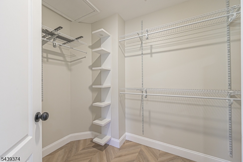11 Chancellor Park Dr