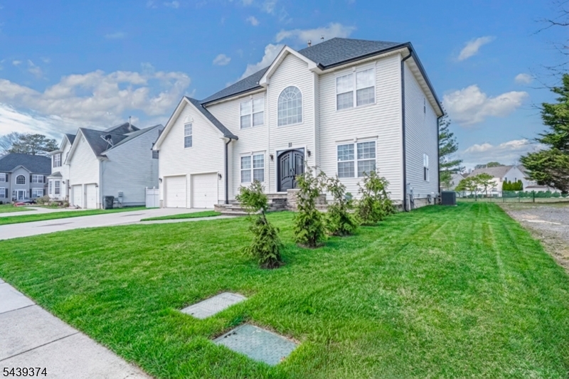 11 Chancellor Park Dr