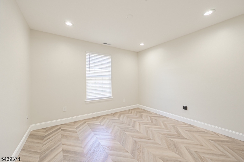 11 Chancellor Park Dr