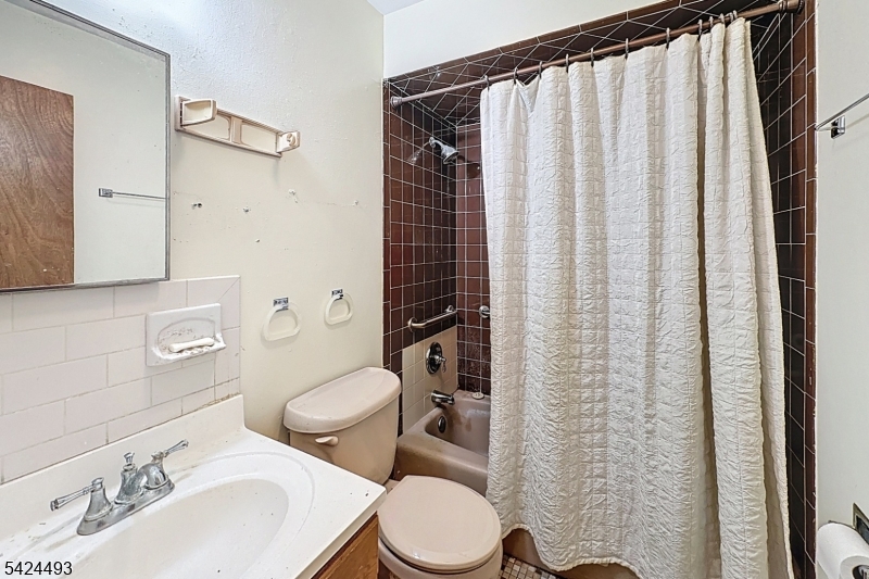 142 Valley View Dr