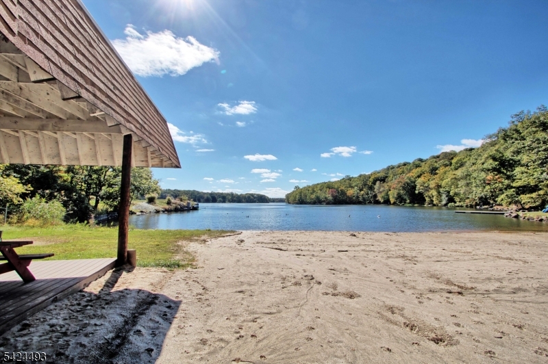 142 Valley View Dr