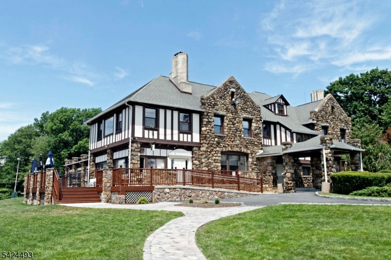 142 Valley View Dr