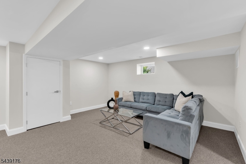 951 Grandview Ave