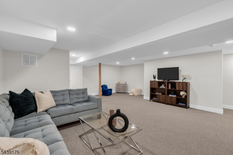 951 Grandview Ave