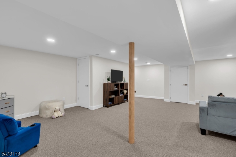 951 Grandview Ave