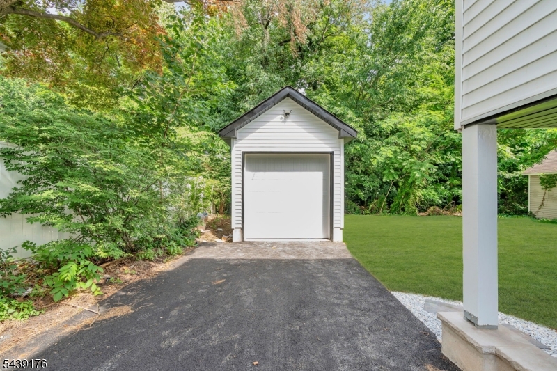 951 Grandview Ave