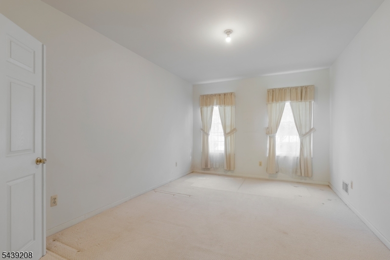 6 Pinewood Lane