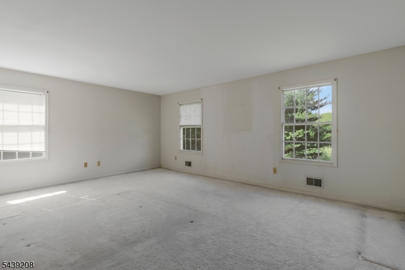 6 Pinewood Lane