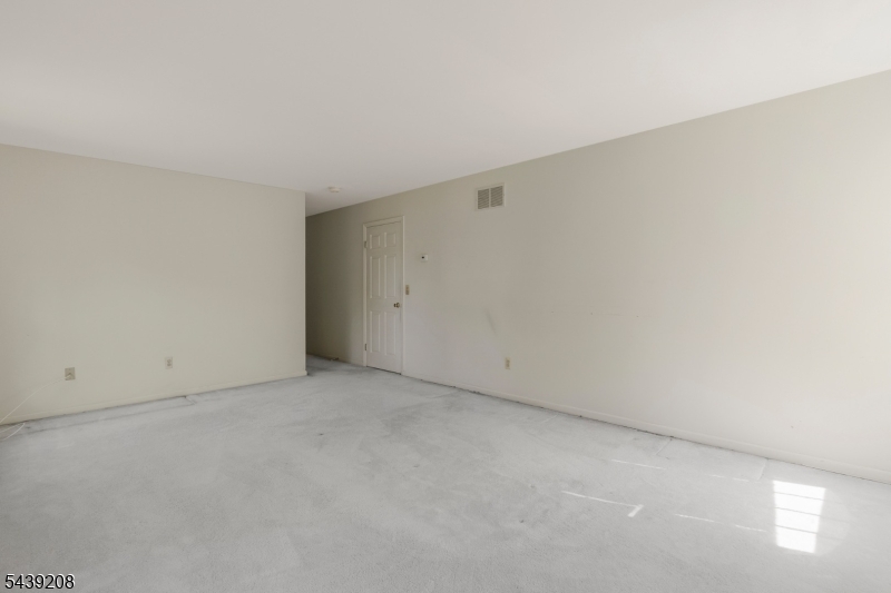 6 Pinewood Lane
