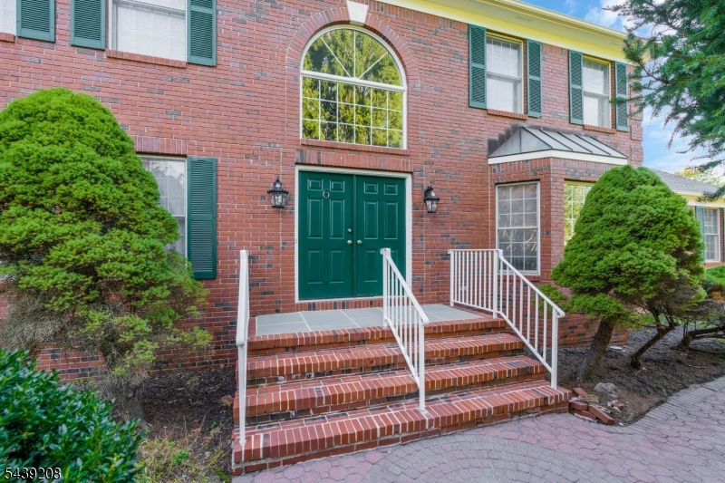 6 Pinewood Lane