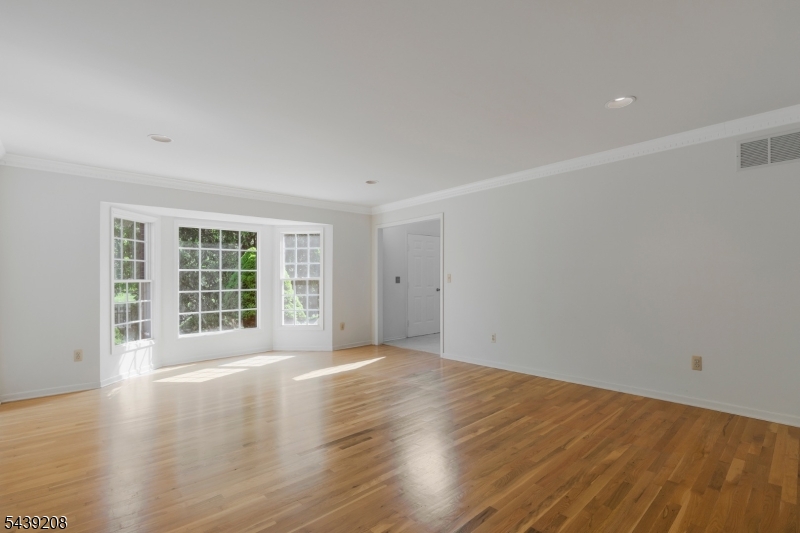 6 Pinewood Lane