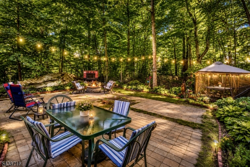 11 Rippling Brook Dr