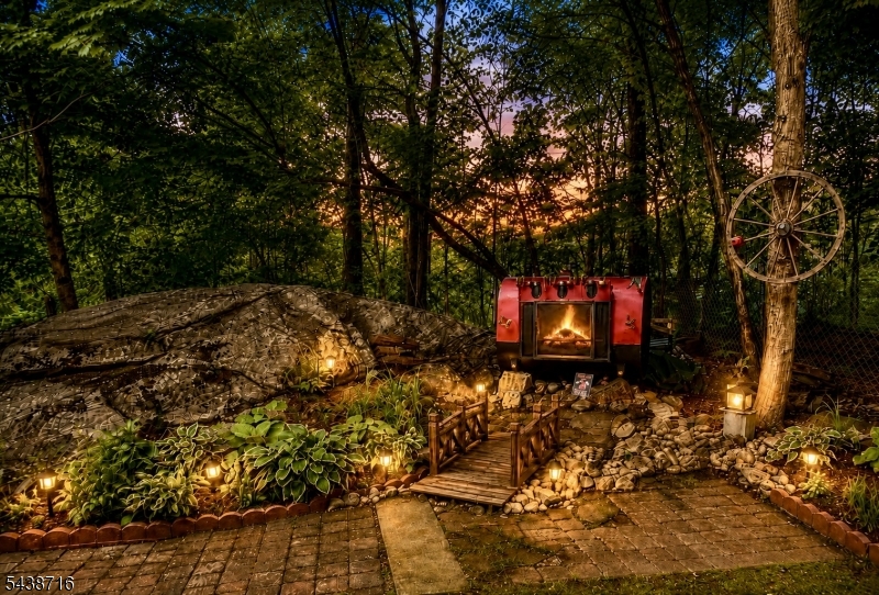 11 Rippling Brook Dr