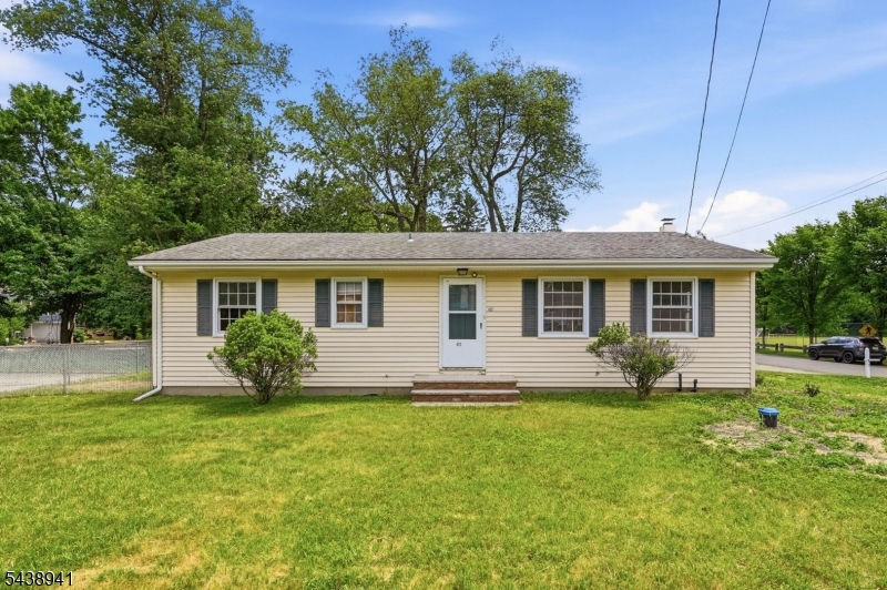 427 Warwick Tpke