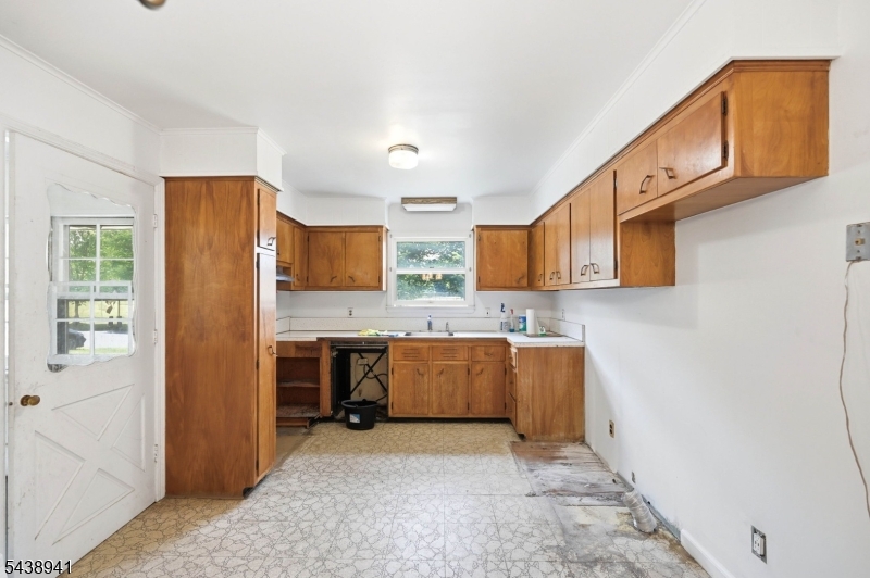 427 Warwick Tpke
