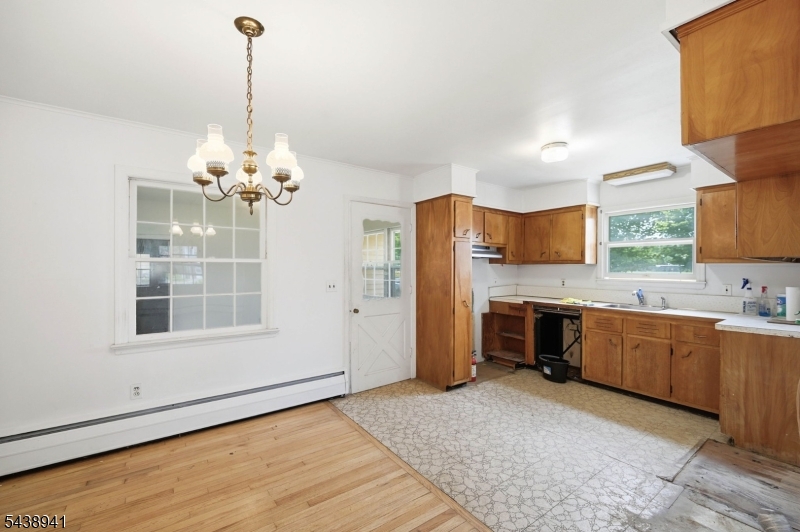 427 Warwick Tpke