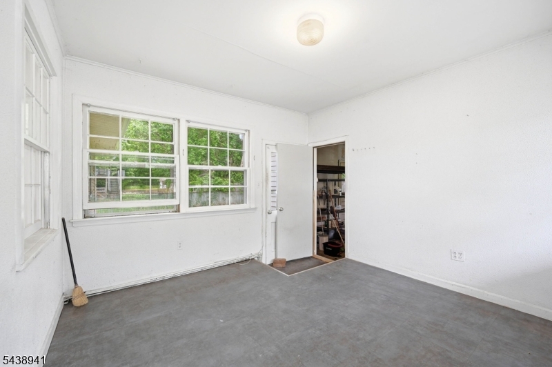 427 Warwick Tpke