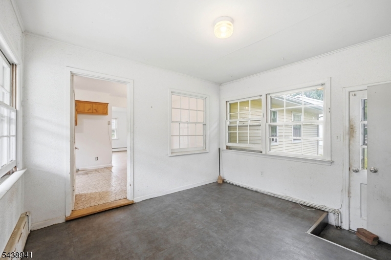 427 Warwick Tpke