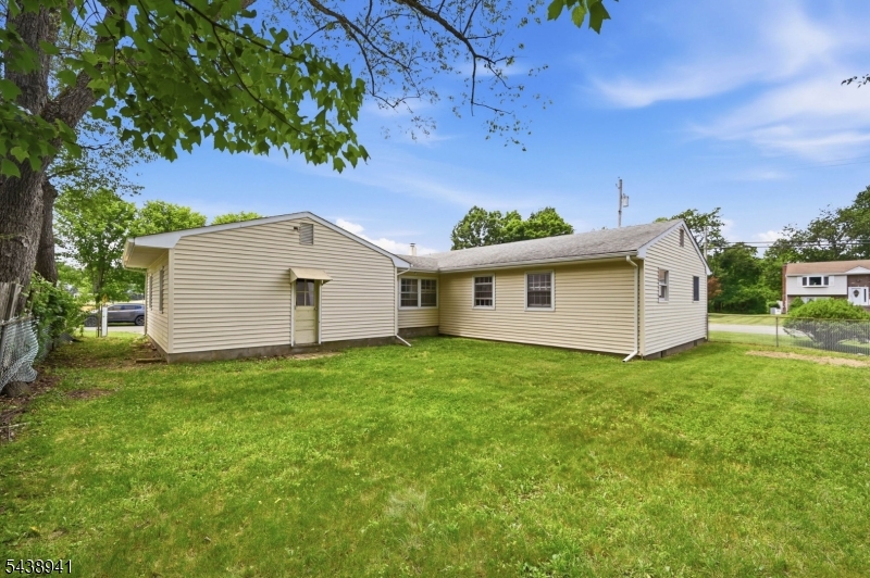 427 Warwick Tpke