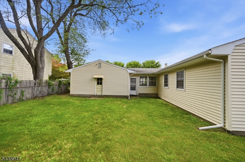 427 Warwick Tpke