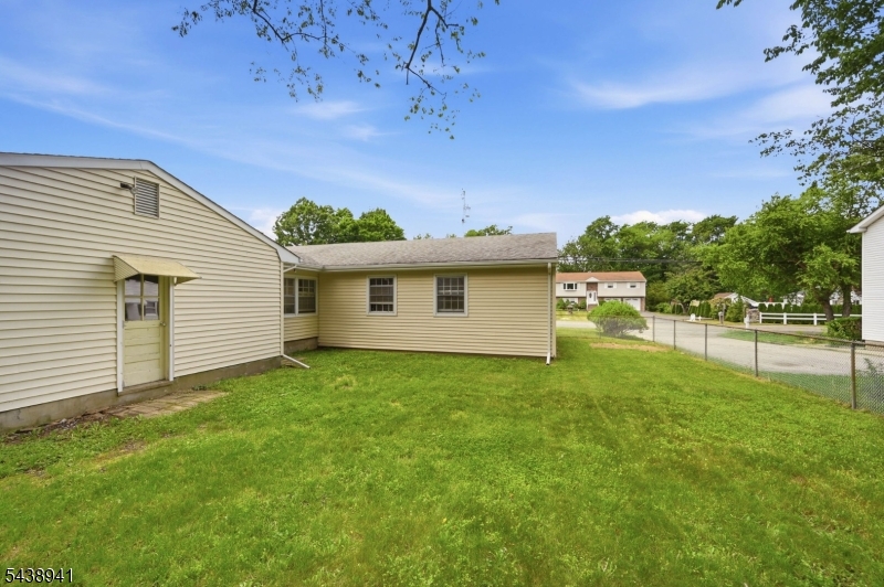 427 Warwick Tpke