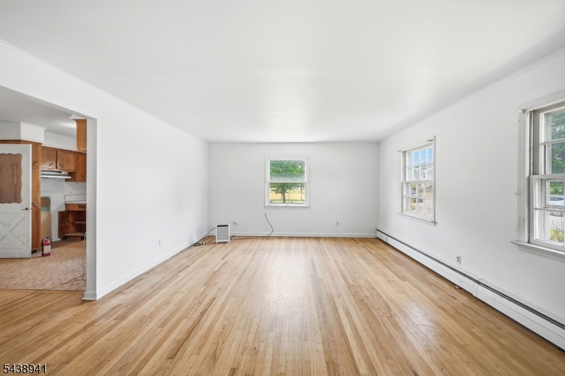 427 Warwick Tpke