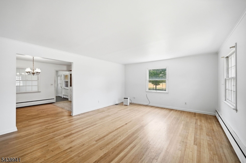427 Warwick Tpke