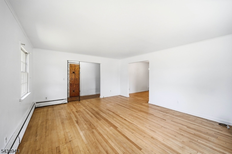 427 Warwick Tpke