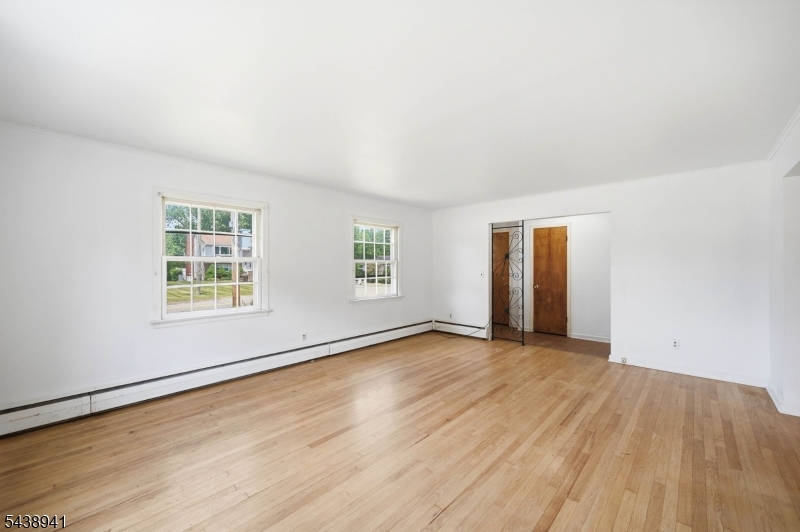 427 Warwick Tpke