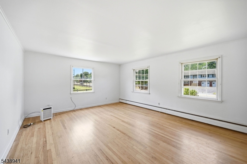 427 Warwick Tpke