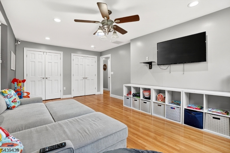 28 Fairview Dr