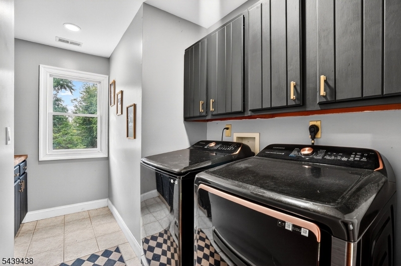 28 Fairview Dr