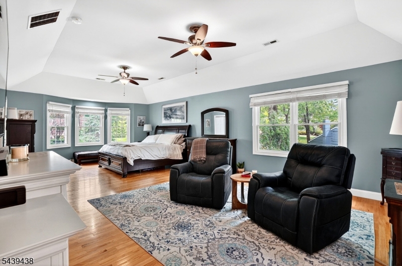 28 Fairview Dr