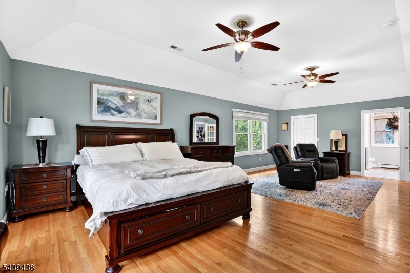 28 Fairview Dr