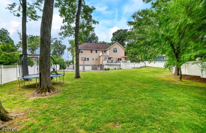 28 Fairview Dr