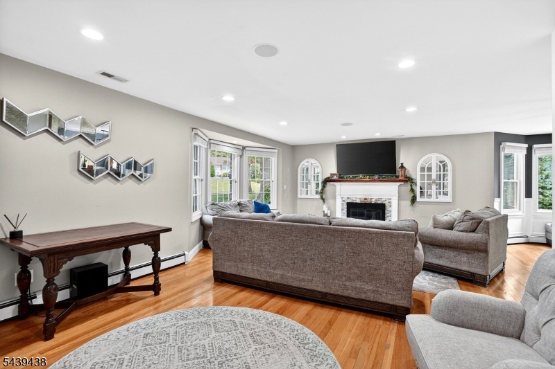 28 Fairview Dr