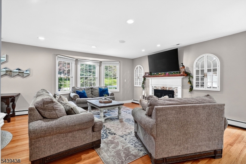 28 Fairview Dr