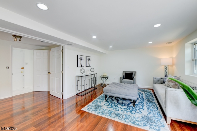 15 Winding Way