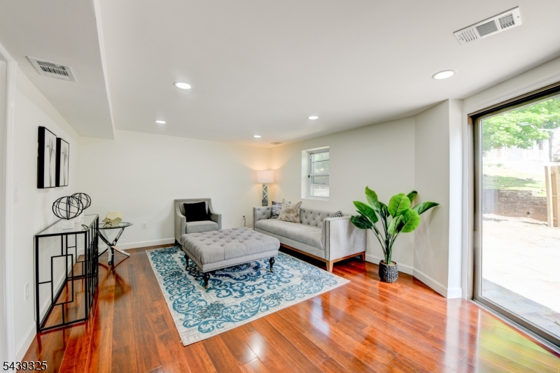 15 Winding Way