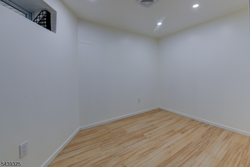 15 Winding Way