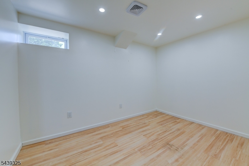15 Winding Way