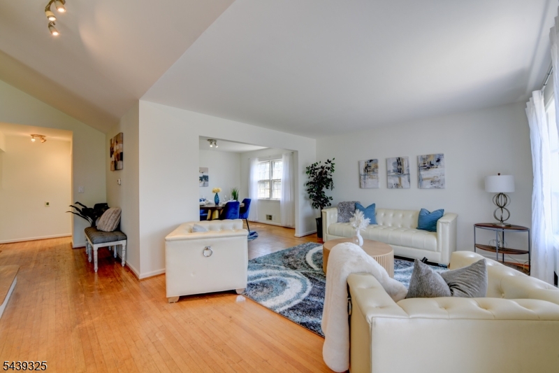 15 Winding Way