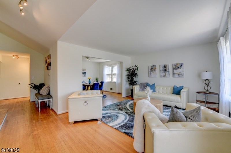 15 Winding Way