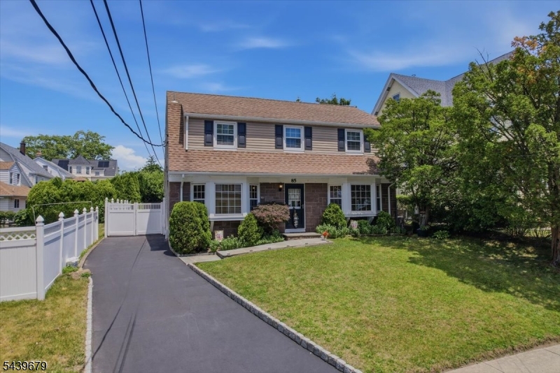 85 Stewart Ave