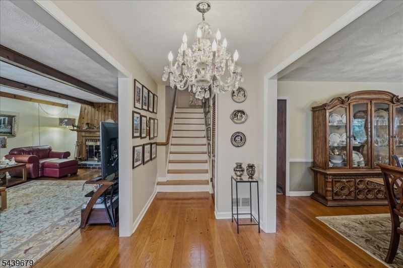 85 Stewart Ave