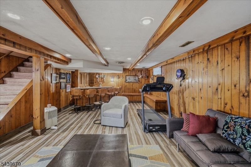85 Stewart Ave